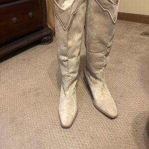 Elegant Cream Heeled Bootsby MiMi